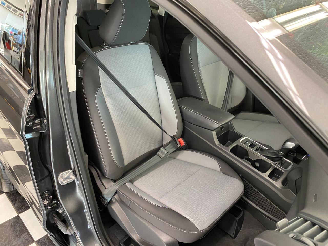 2017 Ford Escape SE+ApplePlay+Camera+New Tires+Sensors+CLEAN CARFAX - Photo #23