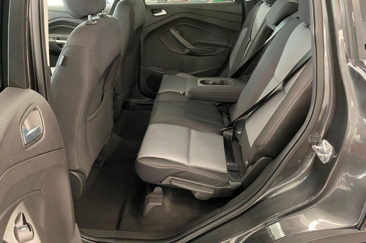 2017 Ford Escape SE+ApplePlay+Camera+New Tires+Sensors+CLEAN CARFAX - Photo #24
