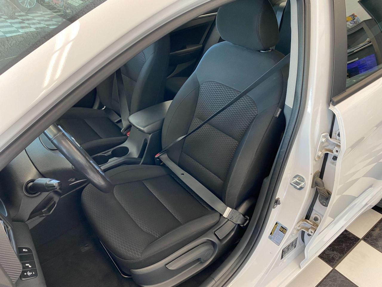 2019 Hyundai Elantra Preferred+ApplePlay+CAM+Heated Seats+CLEAN CARFAX - Photo #17
