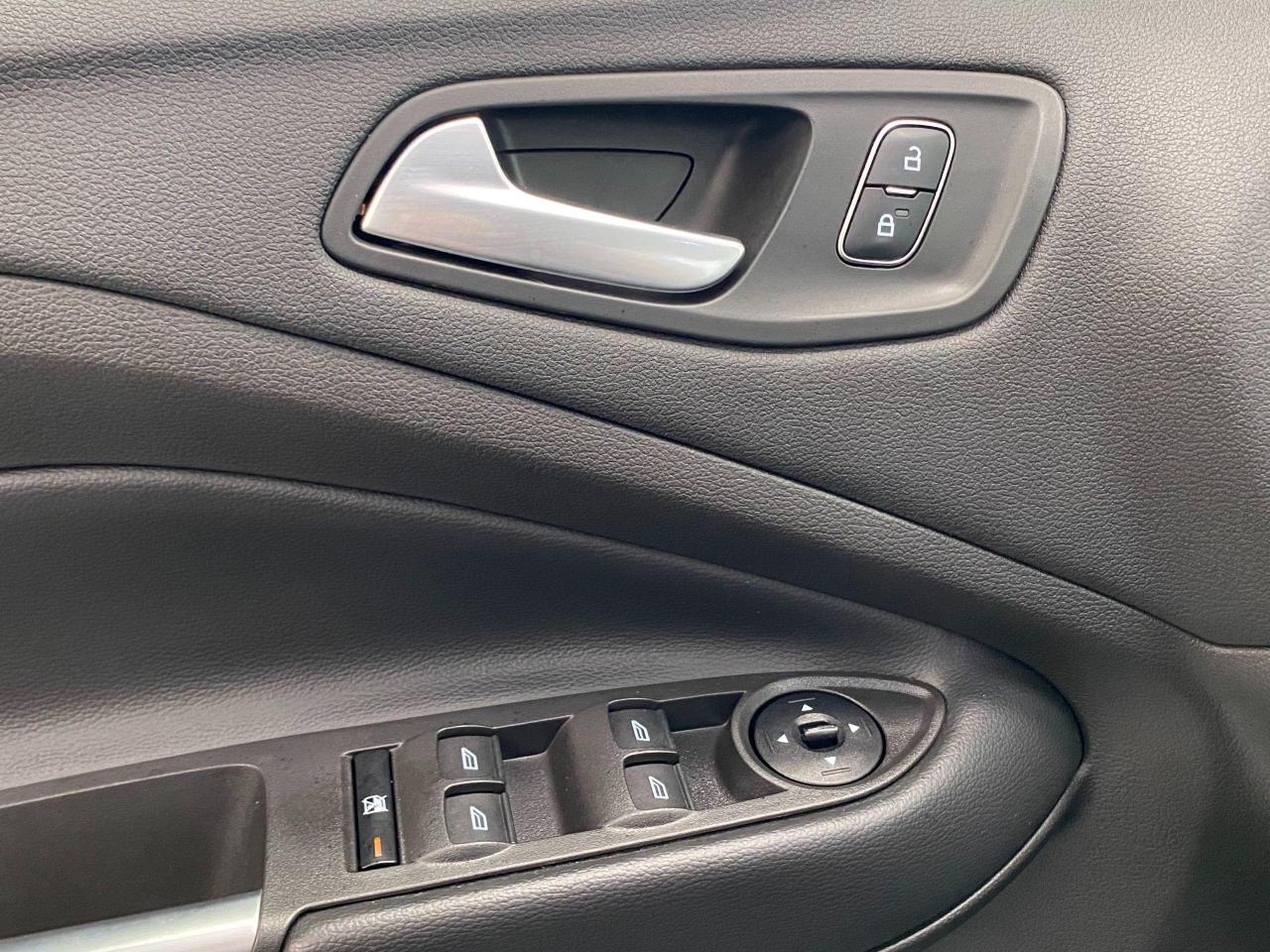 2017 Ford Escape SE 4WD+APPLEPLAY+CAMERA+SENSORS+CLEAN CARFAX - Photo #47