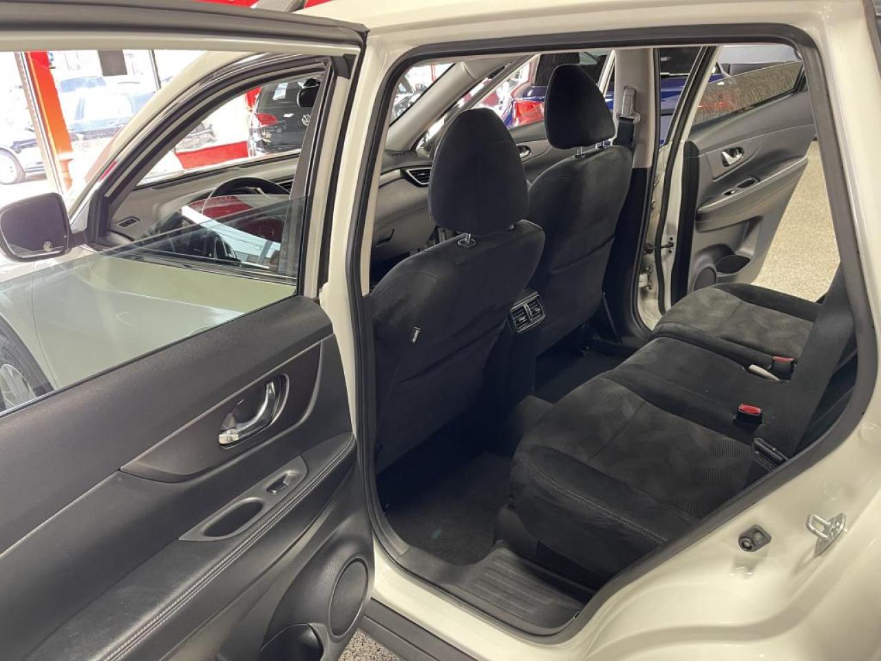 2016 Nissan Rogue AWD/PUSH START/COMFORT ACCESS/PANO ROOF/LED LIGHTS Photo3