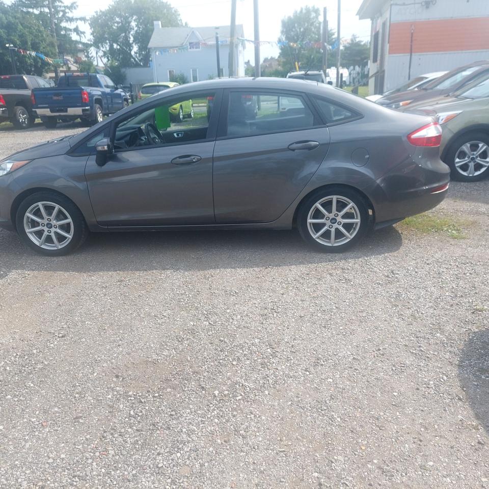 2014 Ford Fiesta 4dr Sdn SE