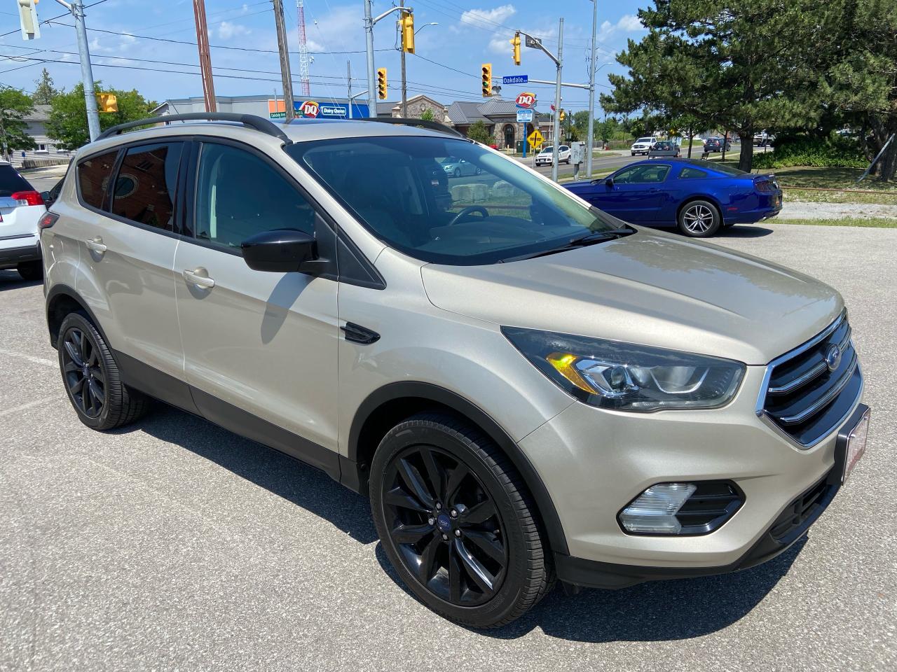 2017 Ford Escape SE ** AWD , NAV, BACK CAM, HTD SEATS  **