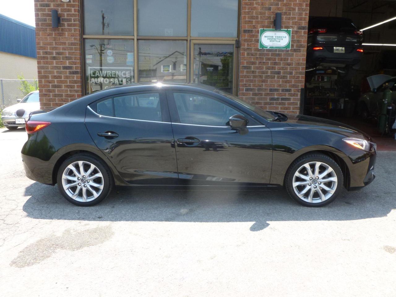 2016 Mazda MAZDA3 GT Photo3