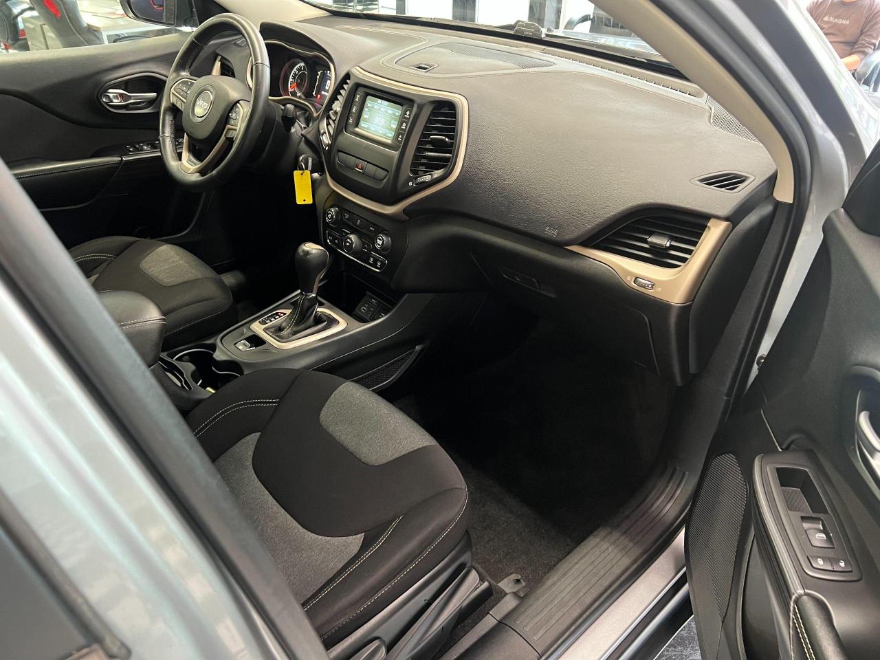 2015 Jeep Cherokee SPORT+Camera+Bluetooth+Remote Start+CLEAN CARFAX Photo85