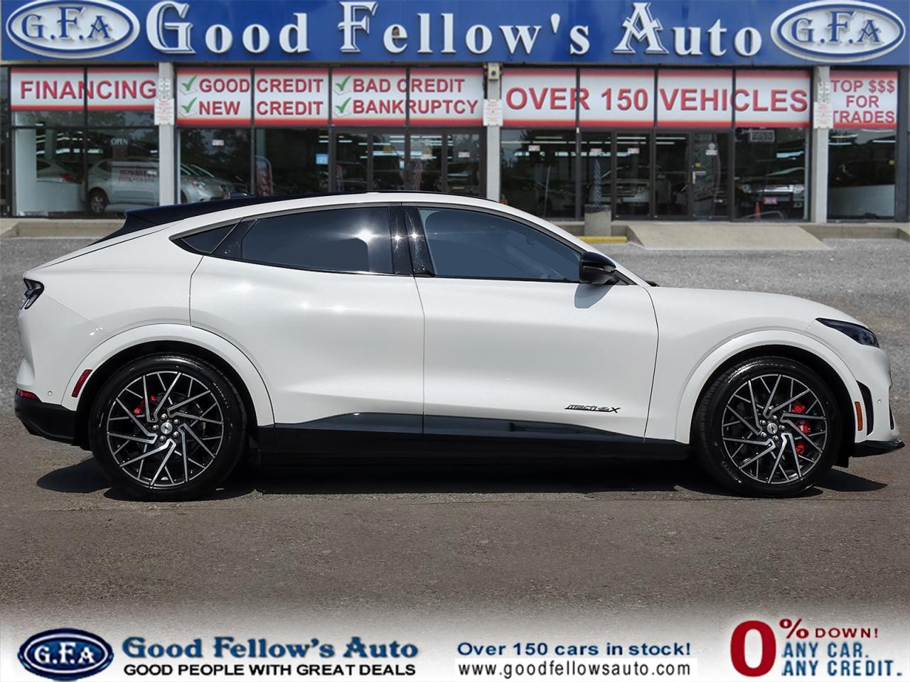 2022 Ford Mustang Mach-E GT, AWD, PAN ROOF, NAV, Extended Range Battery Photo4