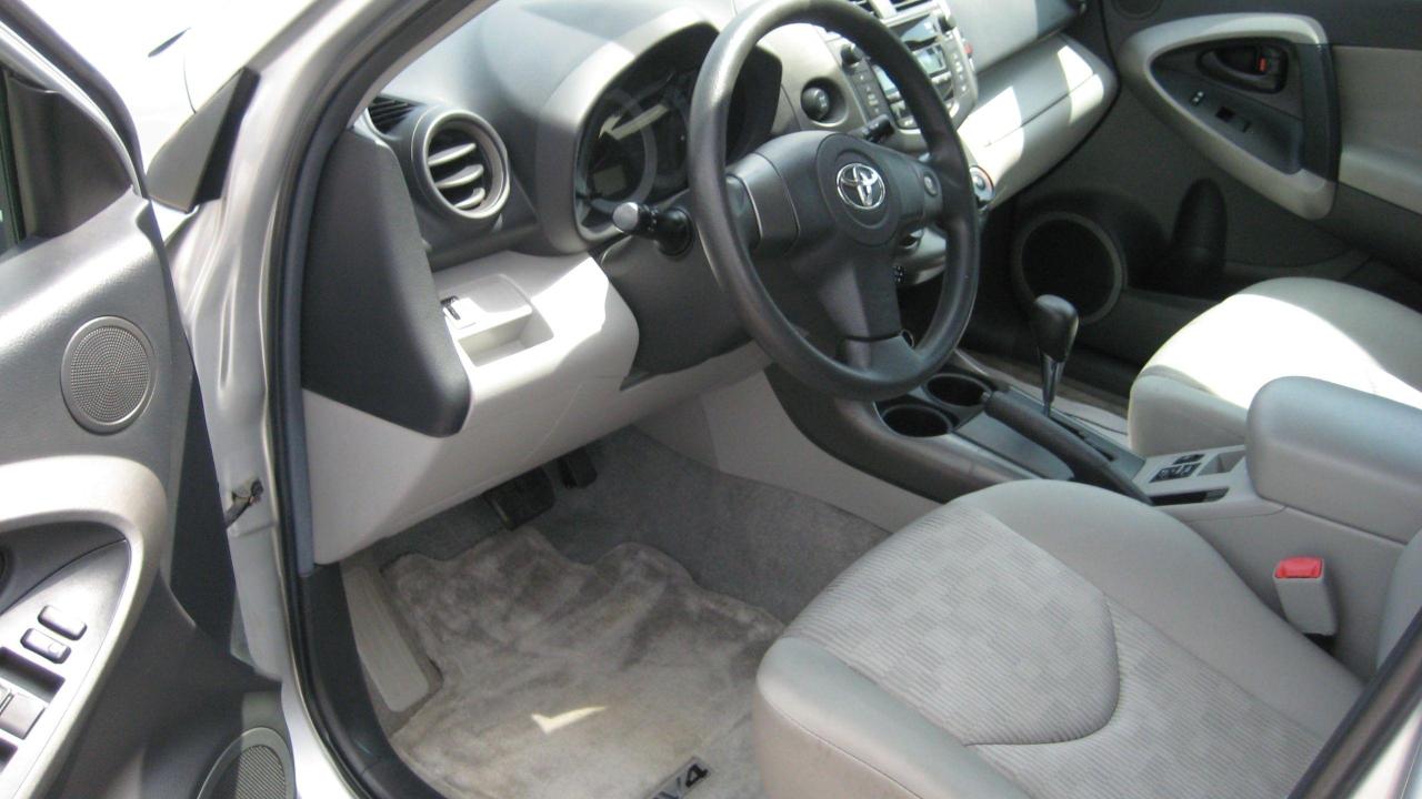 2010 Toyota RAV4  - Photo #9