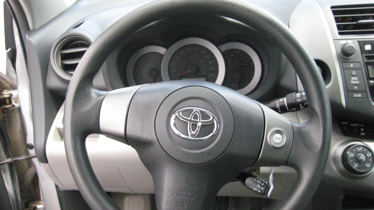 2010 Toyota RAV4  - Photo #13