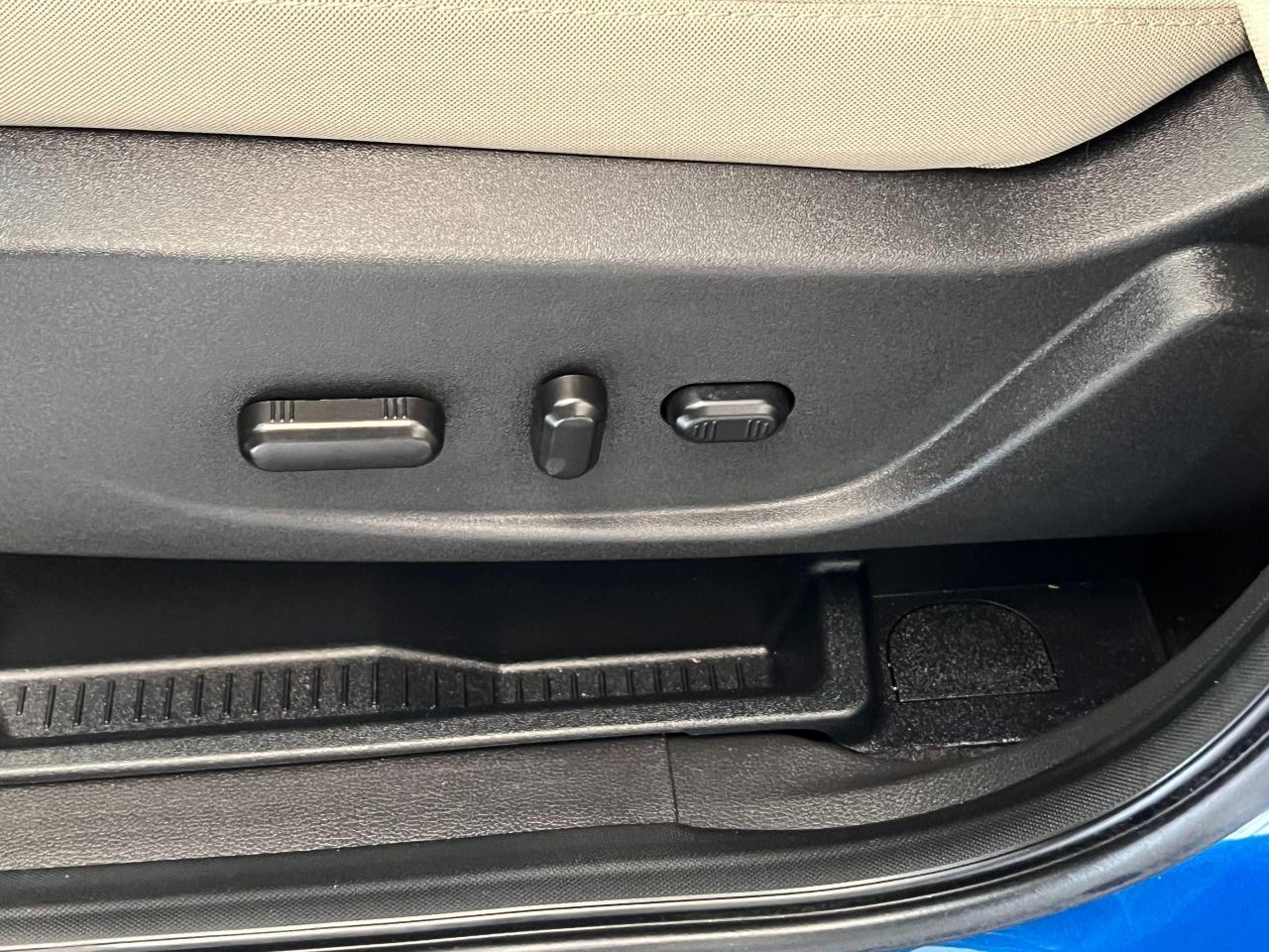 2017 Ford Escape SE+APPLEPLAY+CAMERA+Bluetooth+SENSORS+CLEAN CARFAX Photo97