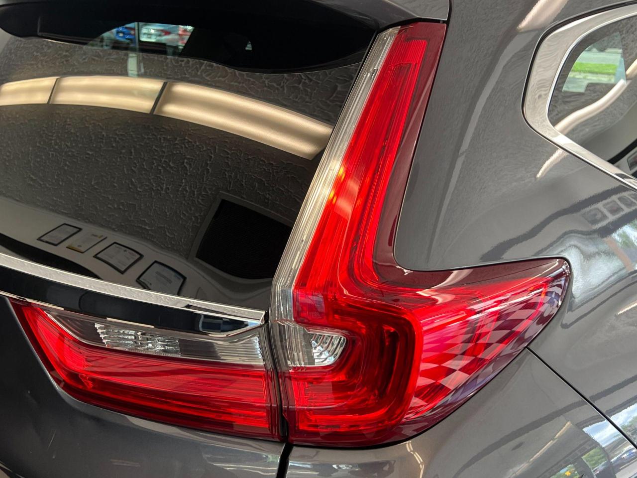 2018 Honda CR-V LX+APPLE CARPLAY+CAMERA+New Tires+CLEANC CARFAX Photo109
