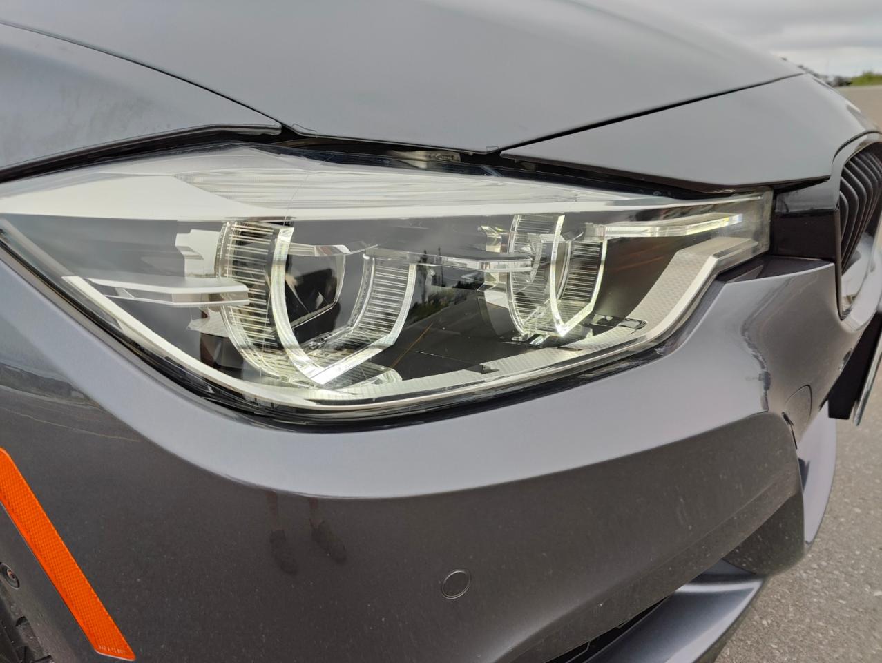 2018 BMW 3 Series 340i xDrive M-Sport Sedan • Loaded • No Accidents! - Photo #8
