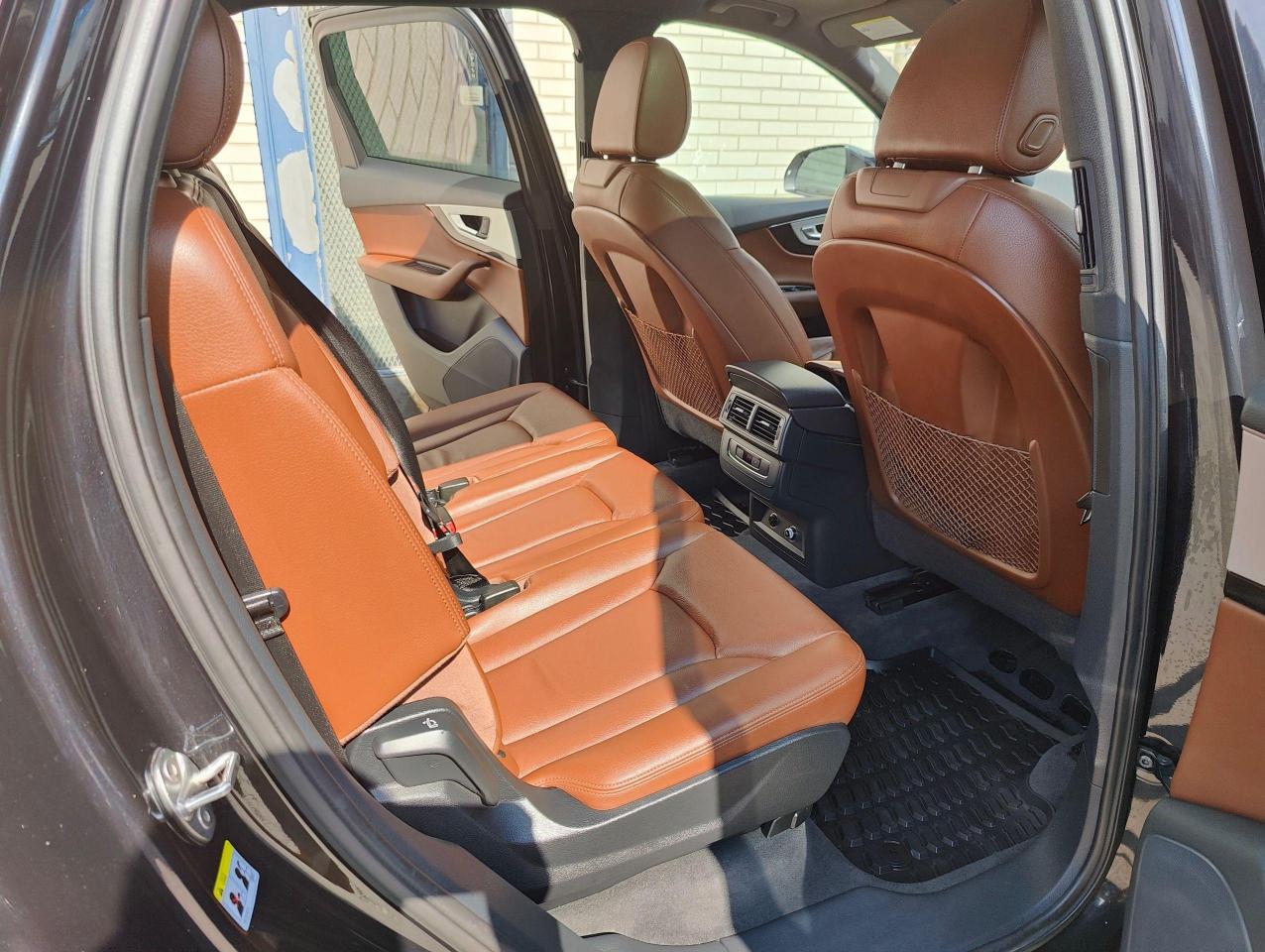 2019 Audi Q7 Komfort • 7 Passenger • No accidents! - Photo #12