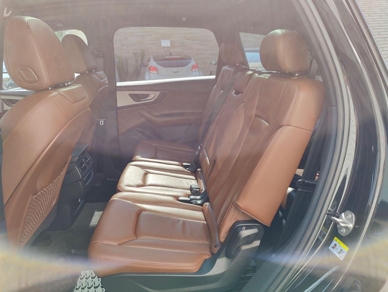 2019 Audi Q7 Komfort • 7 Passenger • No accidents! - Photo #16
