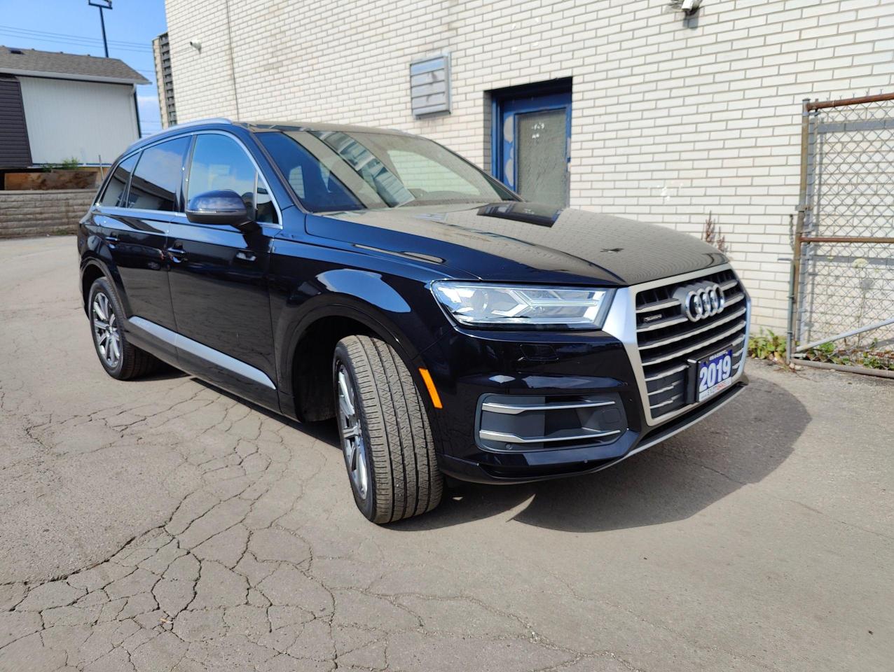 2019 Audi Q7 Komfort • 7 Passenger • No accidents! - Photo #6