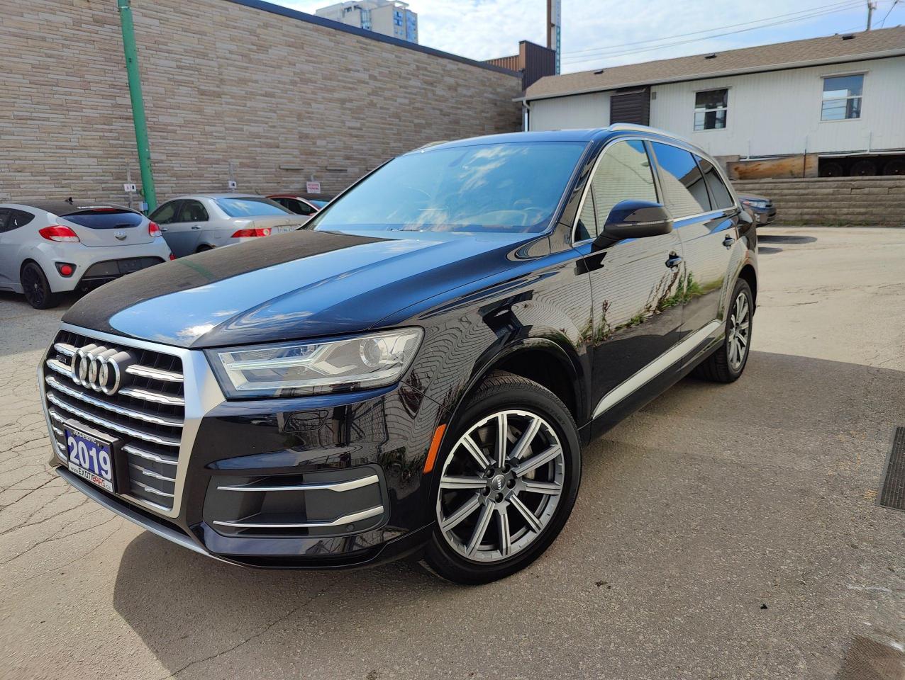 2019 Audi Q7 Komfort • 7 Passenger • No accidents! - Photo #3