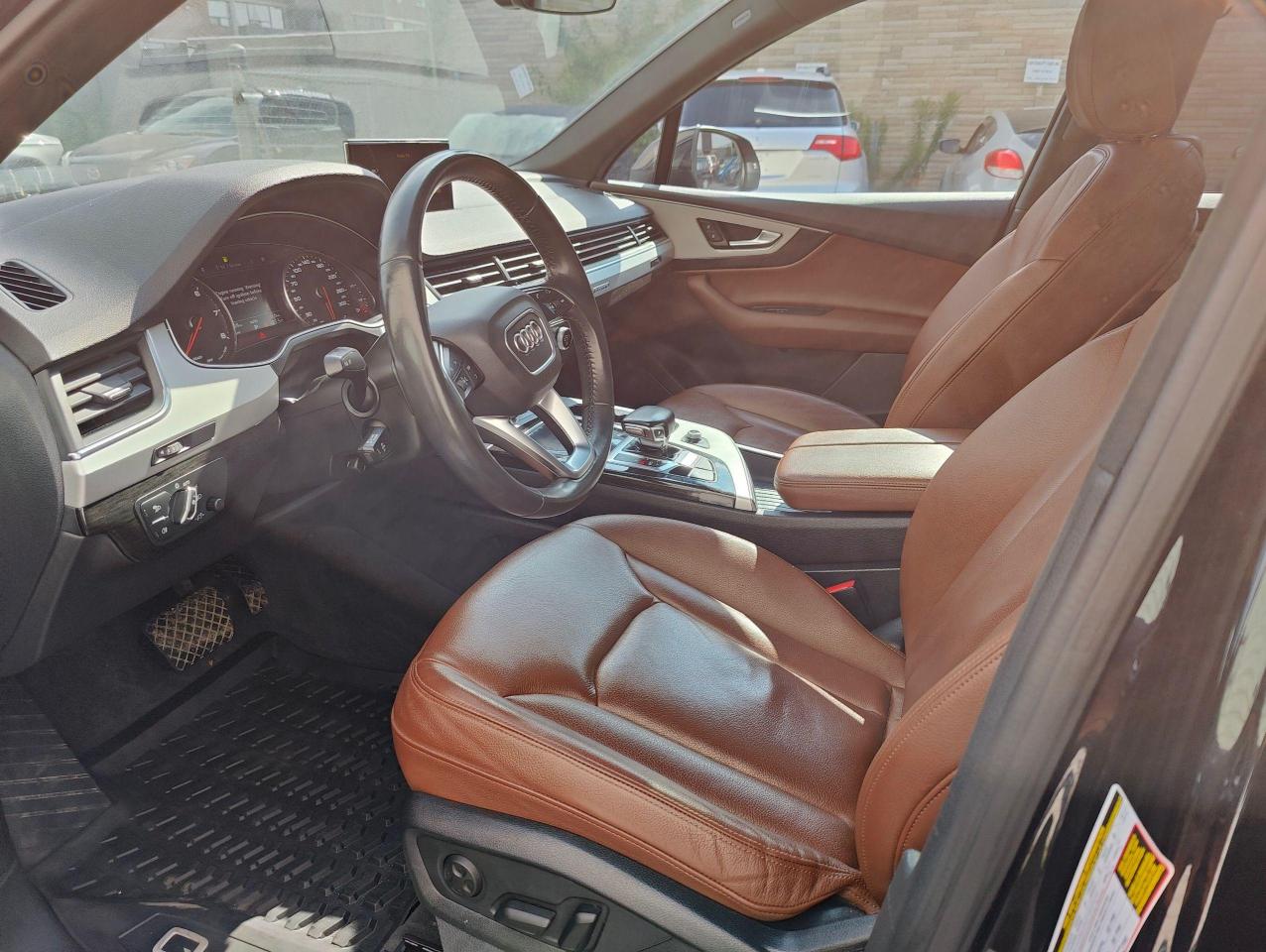 2019 Audi Q7 Komfort • 7 Passenger • No accidents! - Photo #11