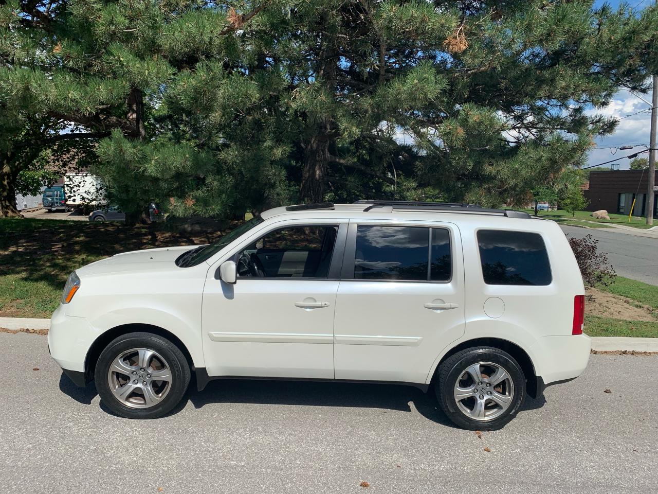 2014 Honda Pilot EX-L 4WD! 1 LOCAL FEMALE OWNER!! NO INSUR. CLAIMS! Photo4