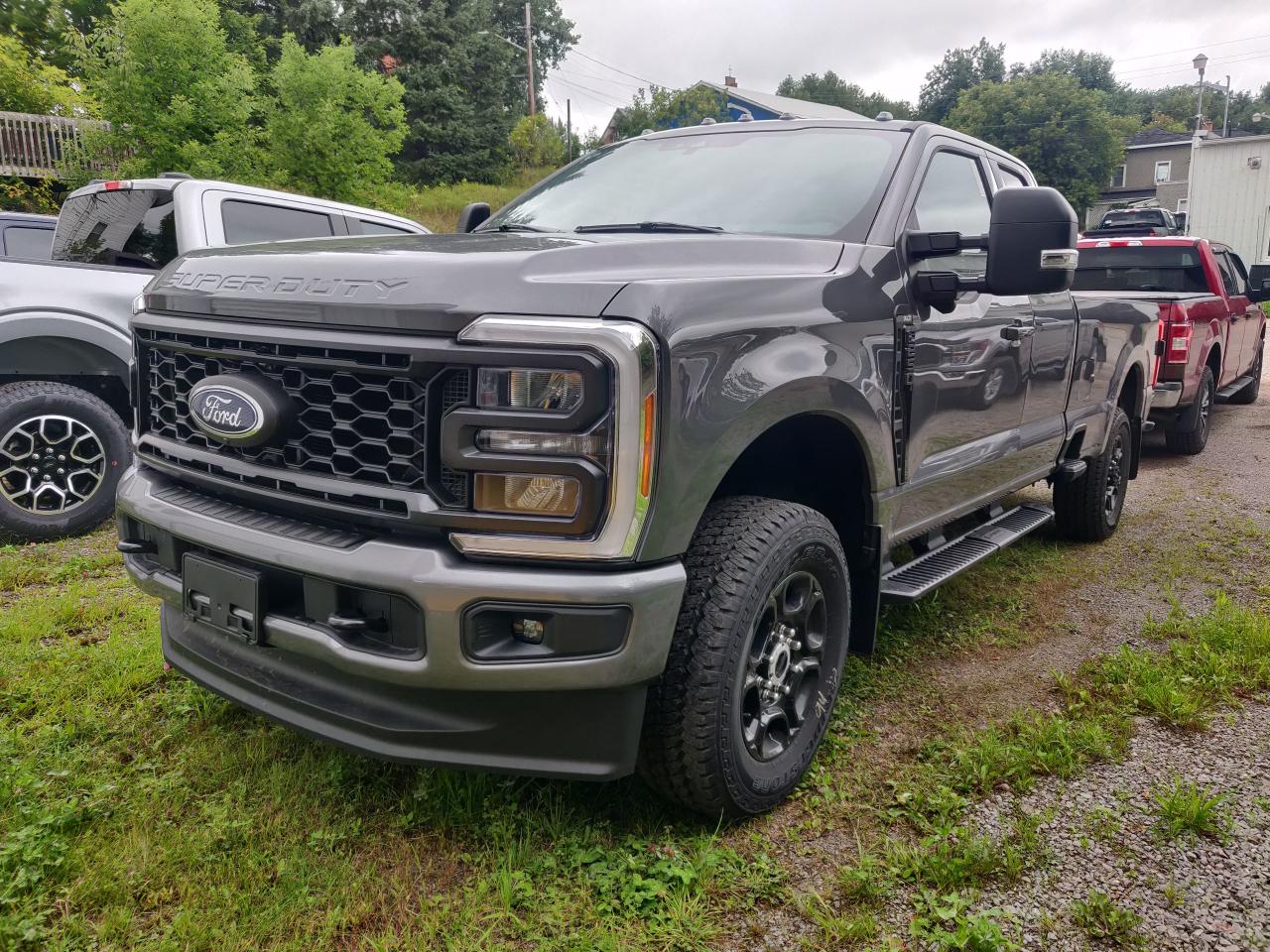 2023 Ford F-250 4x4 Super Cab XLT Photo0