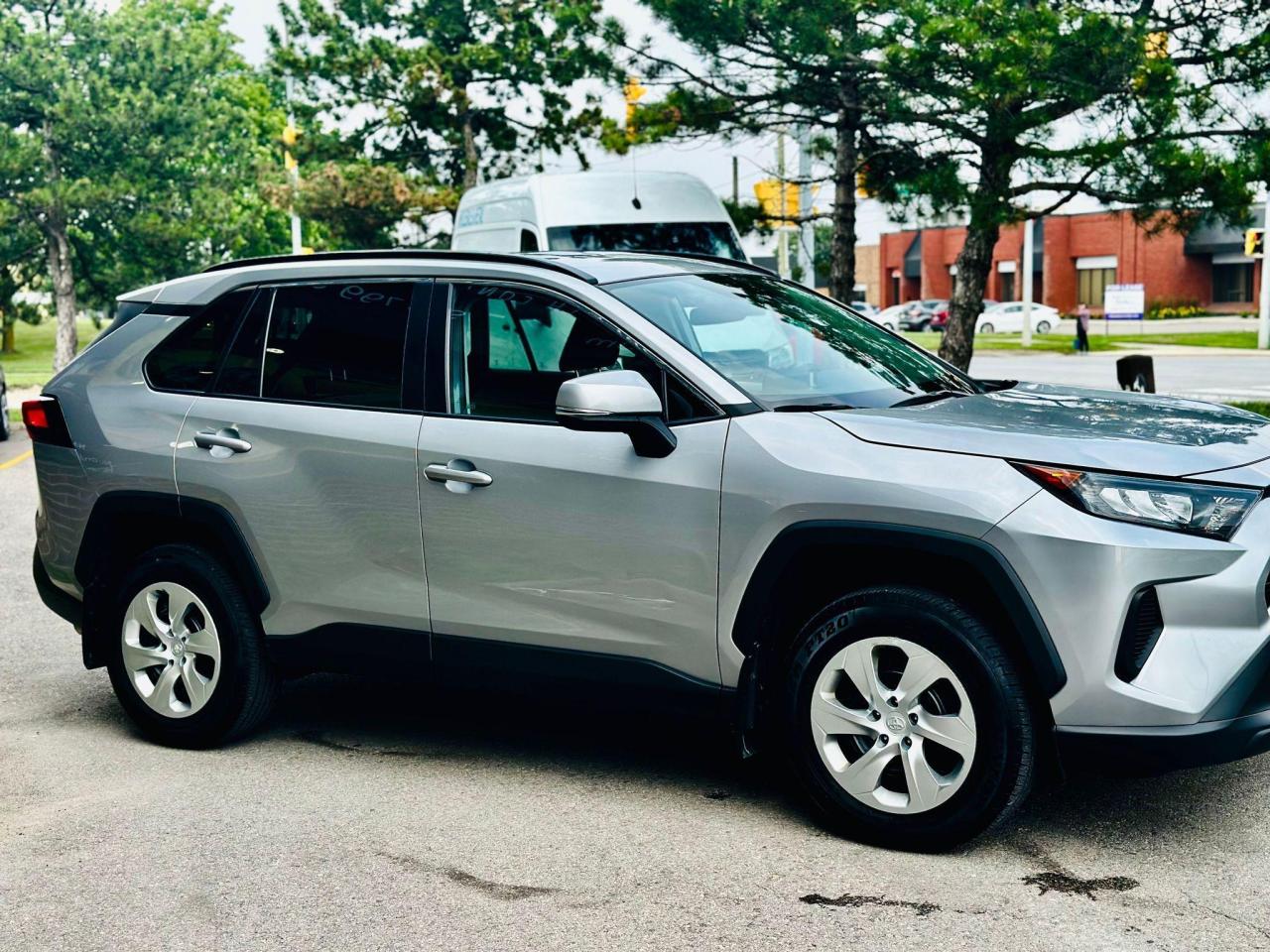 2019 Toyota RAV4 LE Photo3