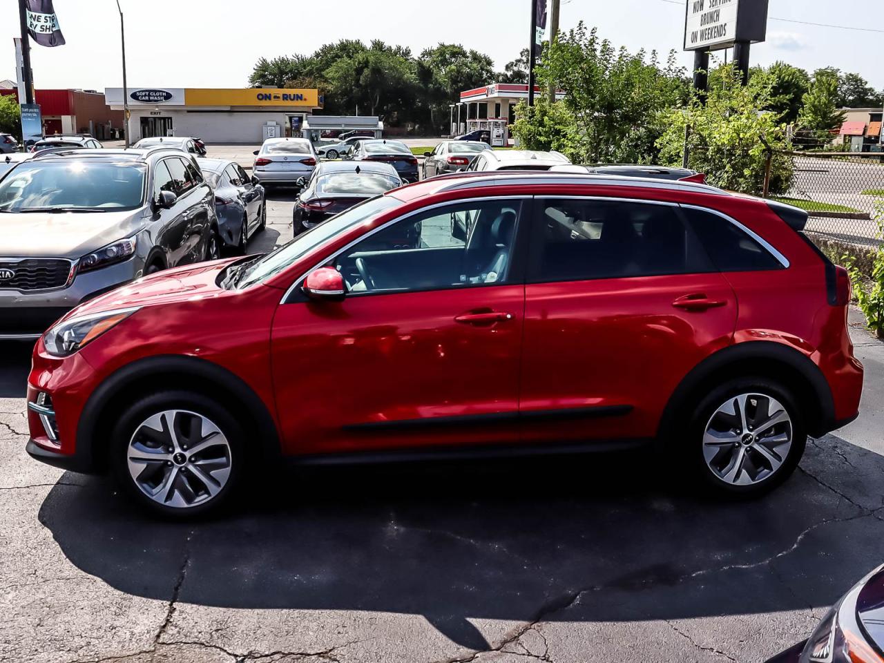 2022 Kia NIRO EV EX+ | NO ACCIDENT | ANDROID AUTO APPLE CAR PLAY | BATTERY HEATER | 385 KMS RANGE | HTD SEATS AND STE Photo4