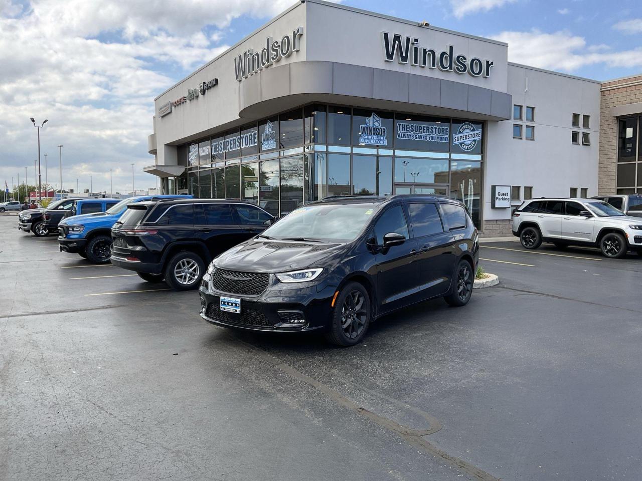 Used 2022 Chrysler Pacifica Limited for sale in Windsor, ON