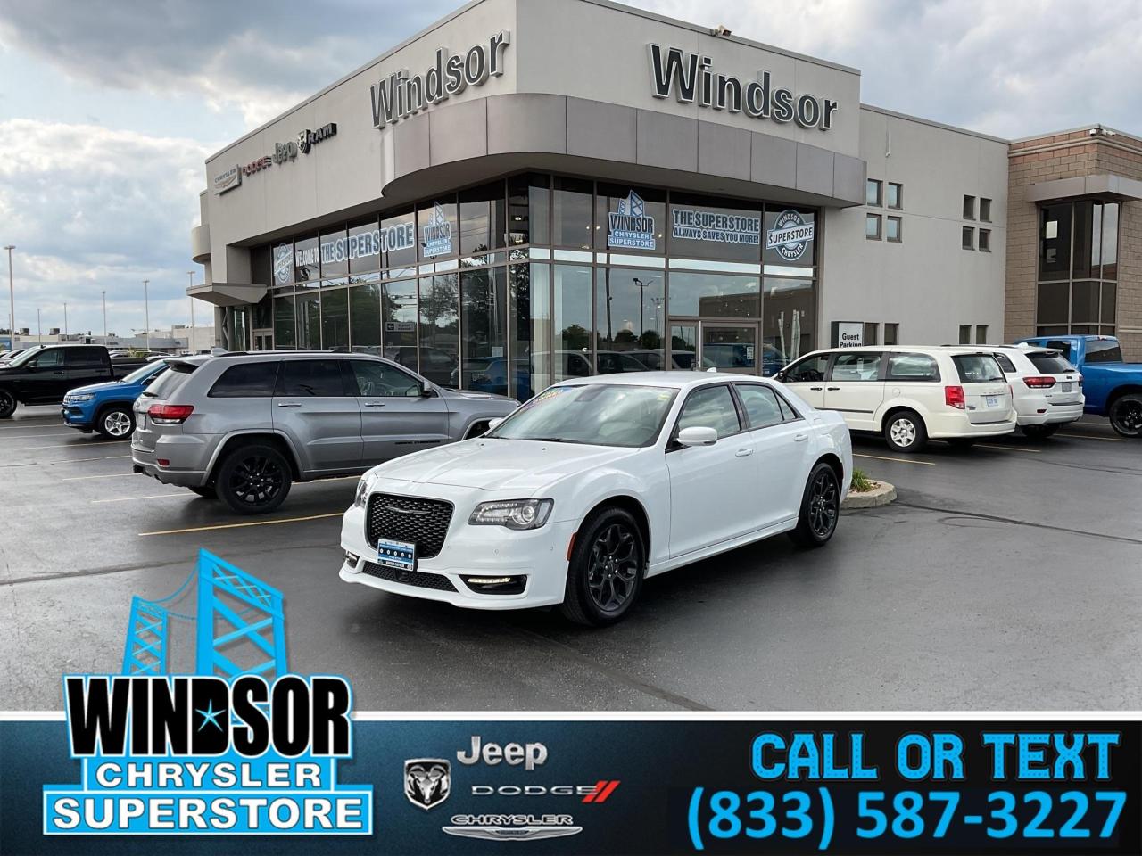 Used 2022 Chrysler 300 300 TOURING L for sale in Windsor, ON