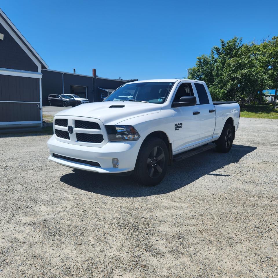 2019 RAM 1500 Classic Express 4x4 Quad Cab 6'4" Box Photo19