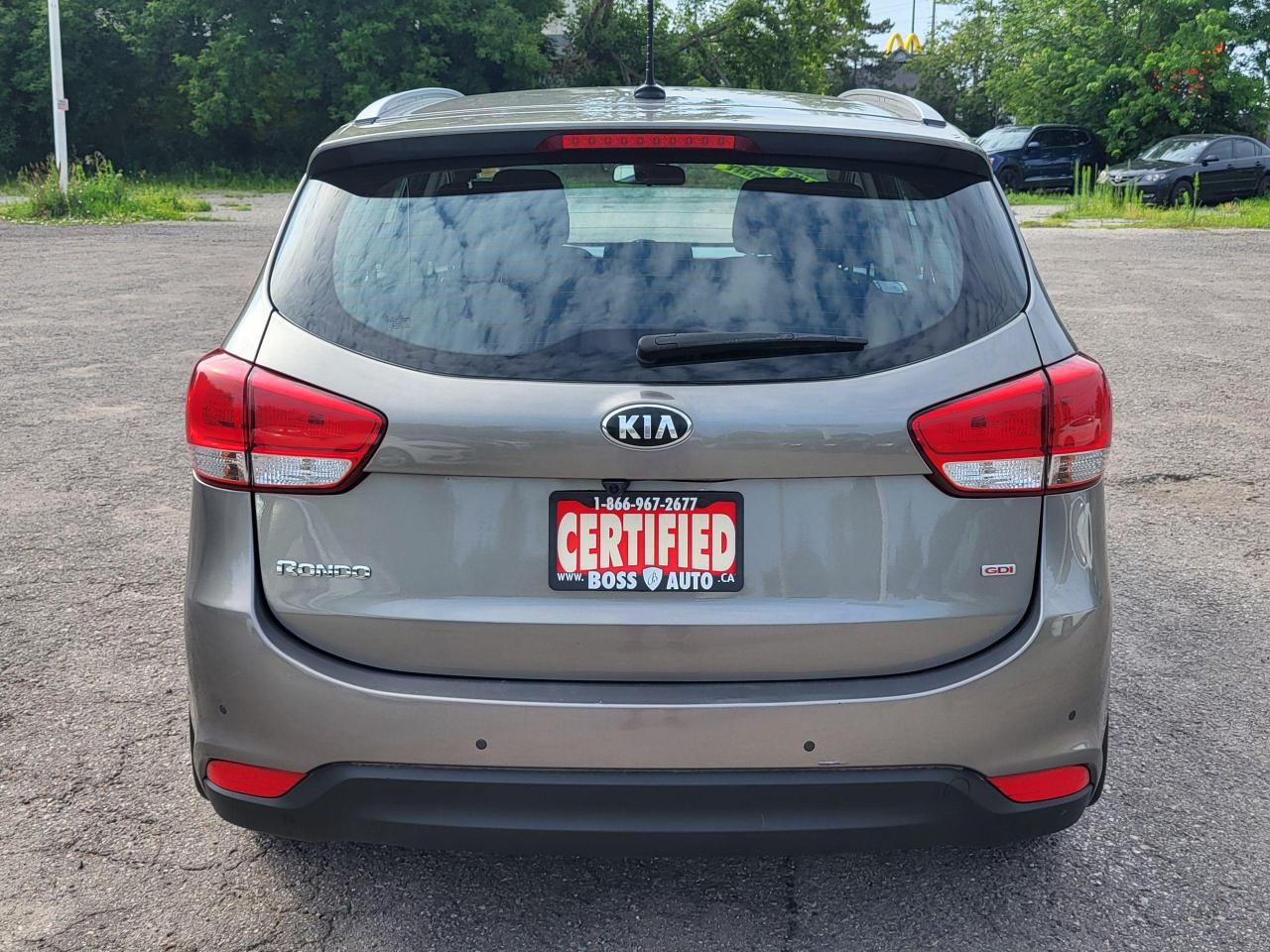 2016 Kia Rondo LX Photo3