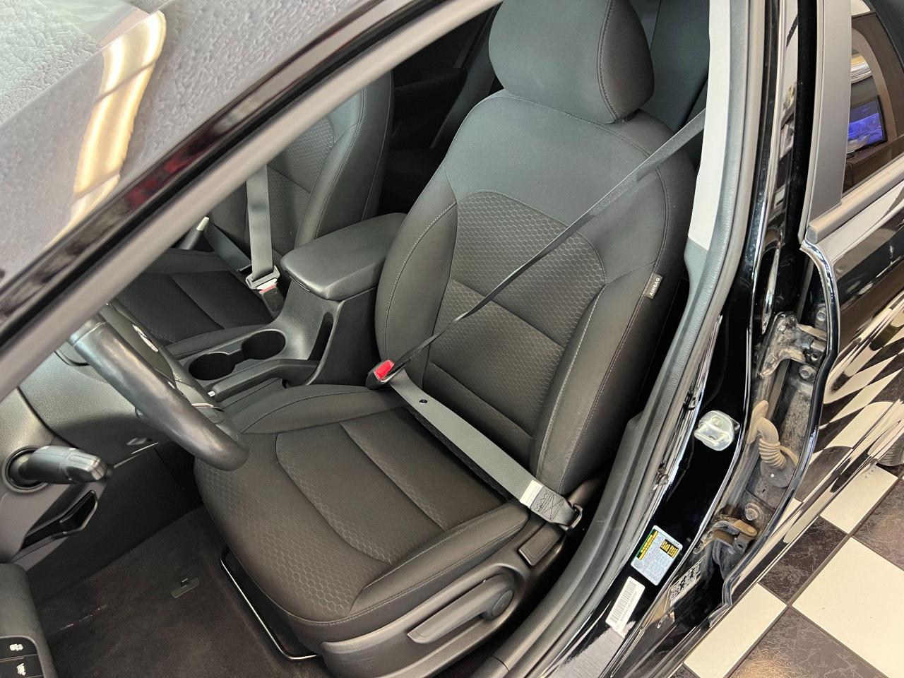 2019 Hyundai Elantra Preferred w/Sun+Safety+New Tires+CLEAN CARFAX - Photo #20