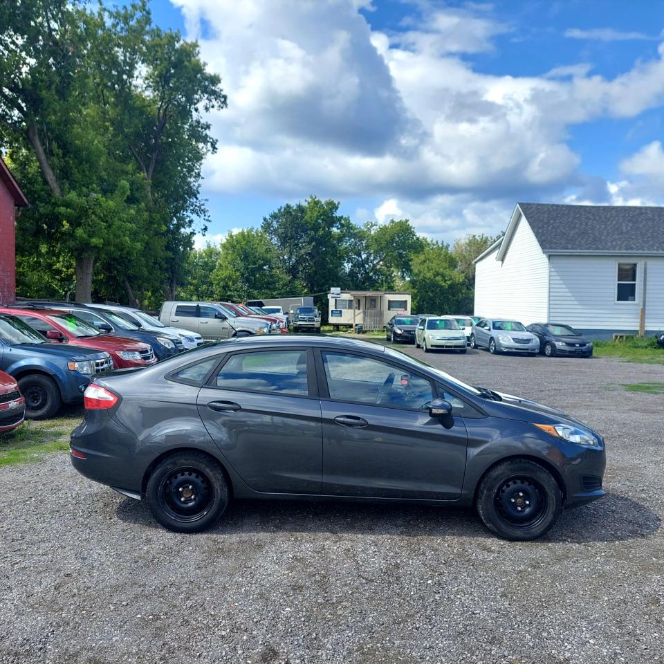 2015 Ford Fiesta 4dr Sdn SE