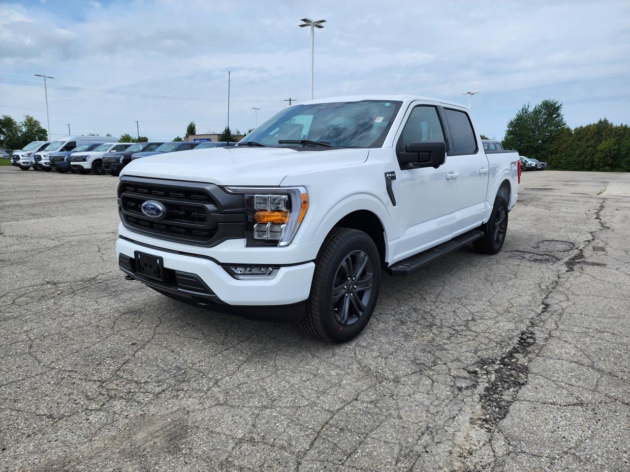 2023 Ford F-150 XLT Photo0