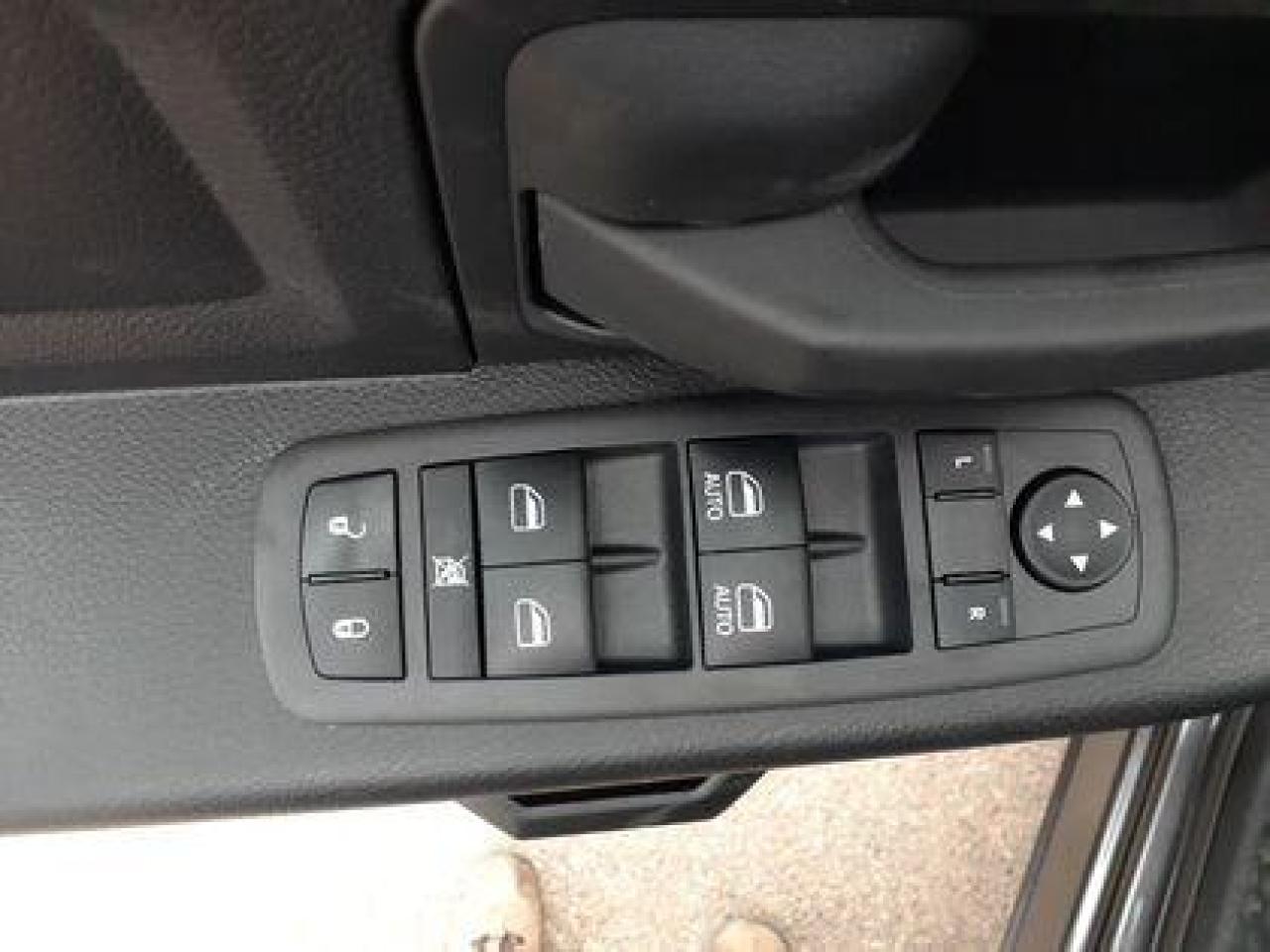 2023 RAM 1500 Classic Express 4x4 Crew Cab 5'7  Box#69 Photo4