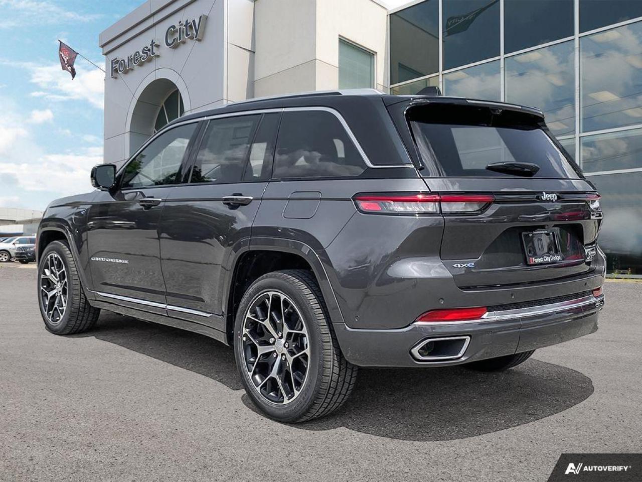2023 Jeep Grand Cherokee 4XE SUMMIT Photo2