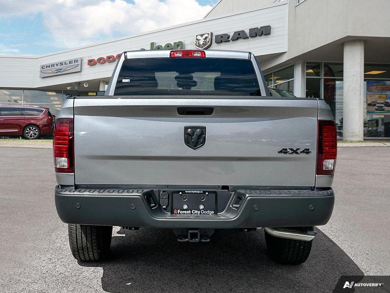 2023 RAM 1500 Classic SLT - Aluminum Wheels Photo3