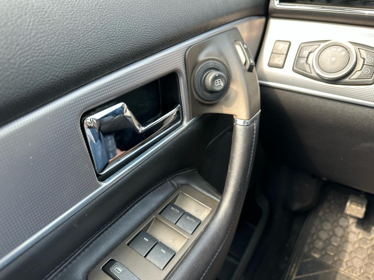 2011 Lincoln MKX  - Photo #11