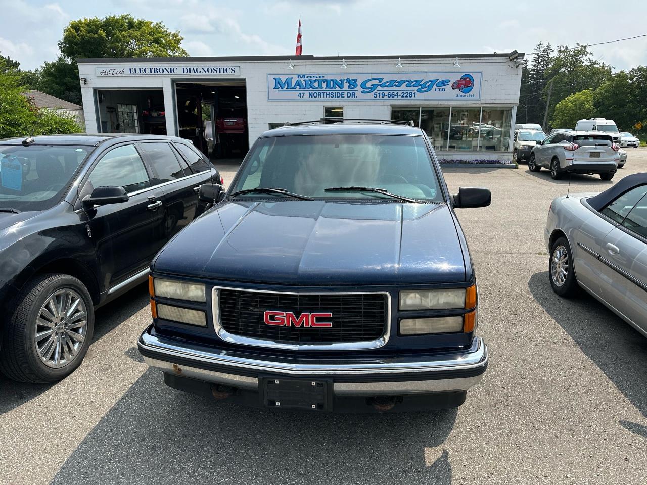 1995 GMC Suburban  - Photo #1