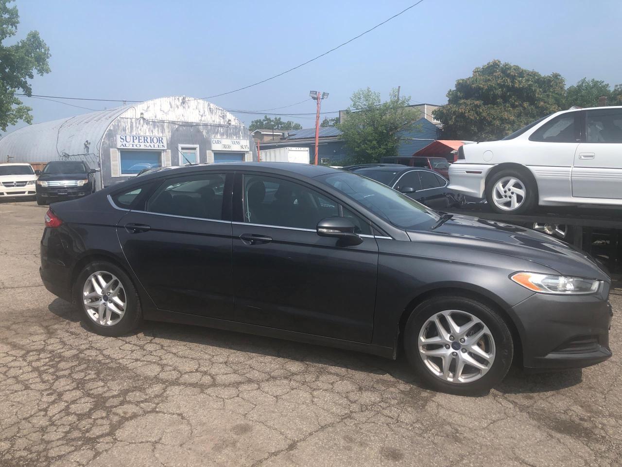 2016 Ford Fusion SE Photo3