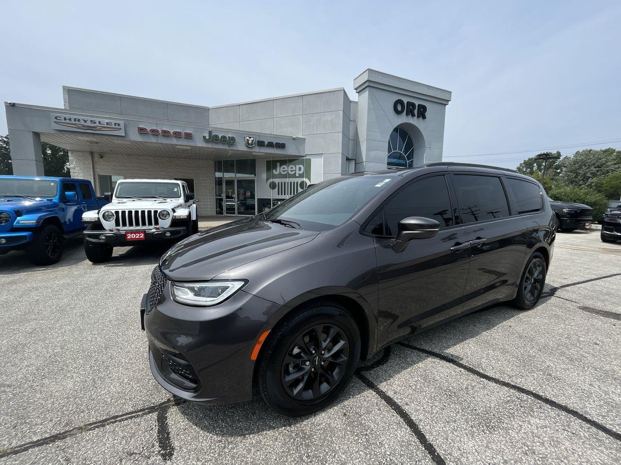 Used 2022 Chrysler Pacifica Touring L for sale in Sarnia, ON