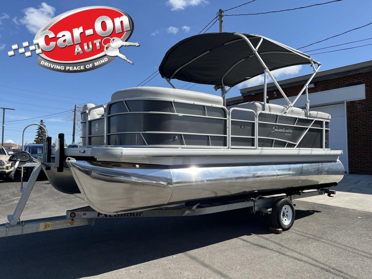 Used 2018 Godfrey Marine SW 2086-25 21-FT PONTOON | BIMINI TOP | LADDER | FISH FINDER for sale in Ottawa, ON