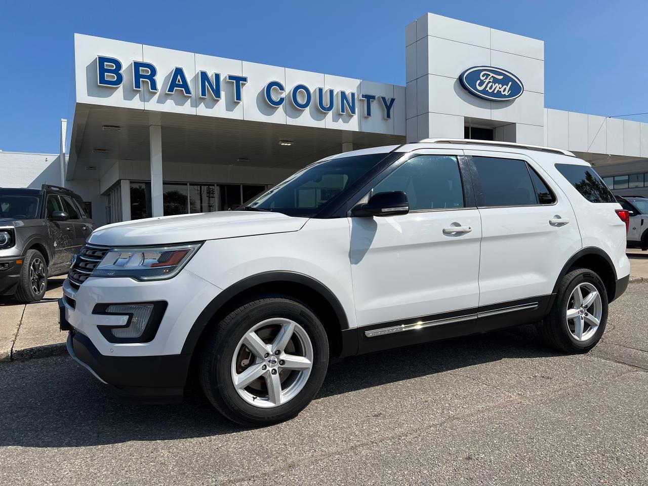 Used 2016 Ford Explorer XLT for sale in Brantford, ON