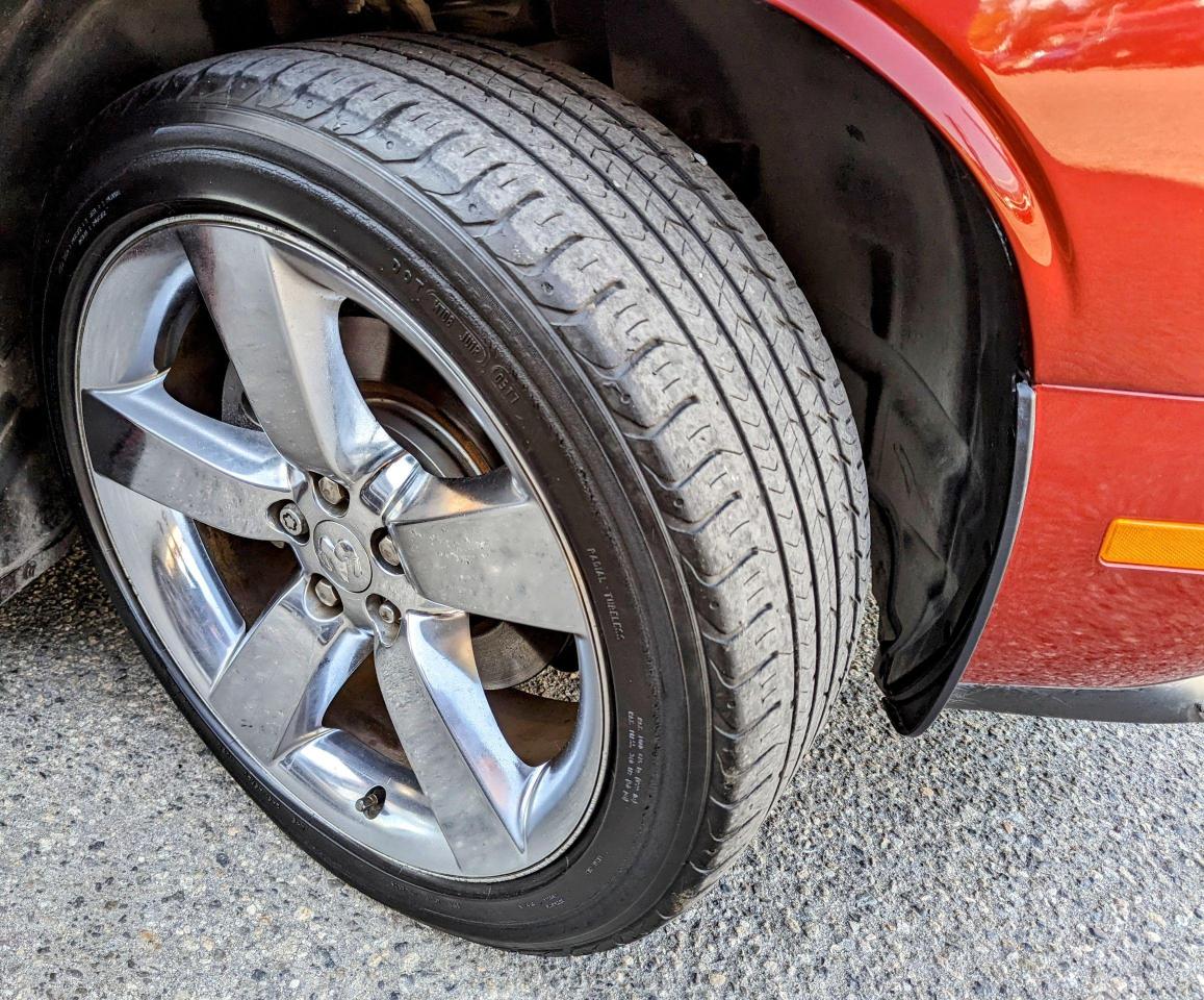 2010 Dodge Challenger R/T 5.7L Hemi, Leather - Photo #31