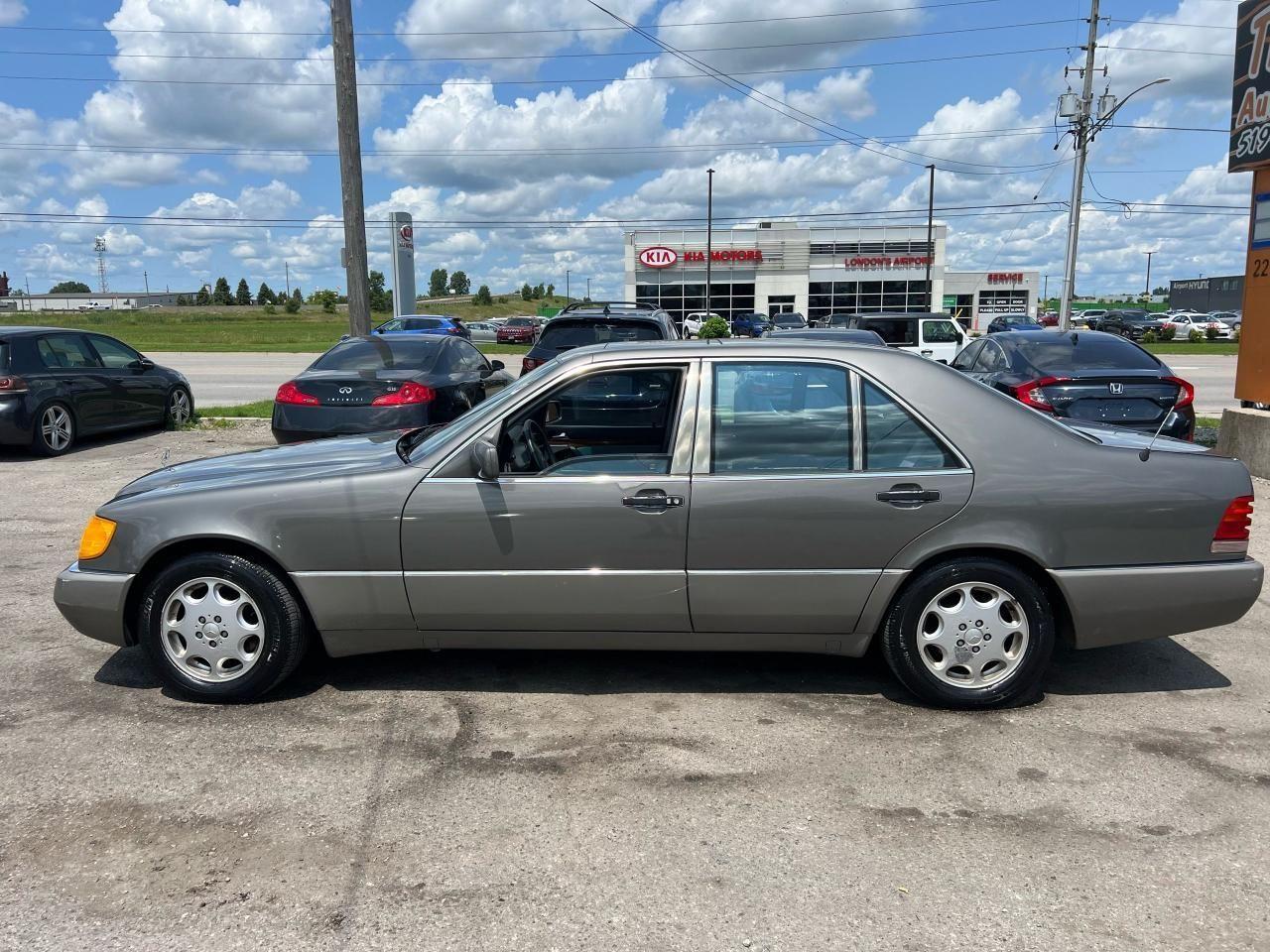 1992 Mercedes-Benz 300SE 300 SE, ONLY 162KMS, LEATHER, GREAT SHAPE, AS IS - Photo #2