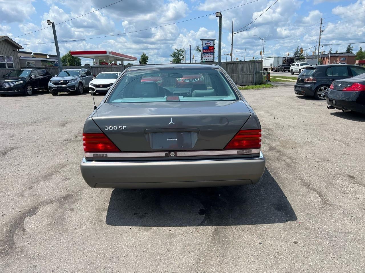 1992 Mercedes-Benz 300SE 300 SE, ONLY 162KMS, LEATHER, GREAT SHAPE, AS IS - Photo #4