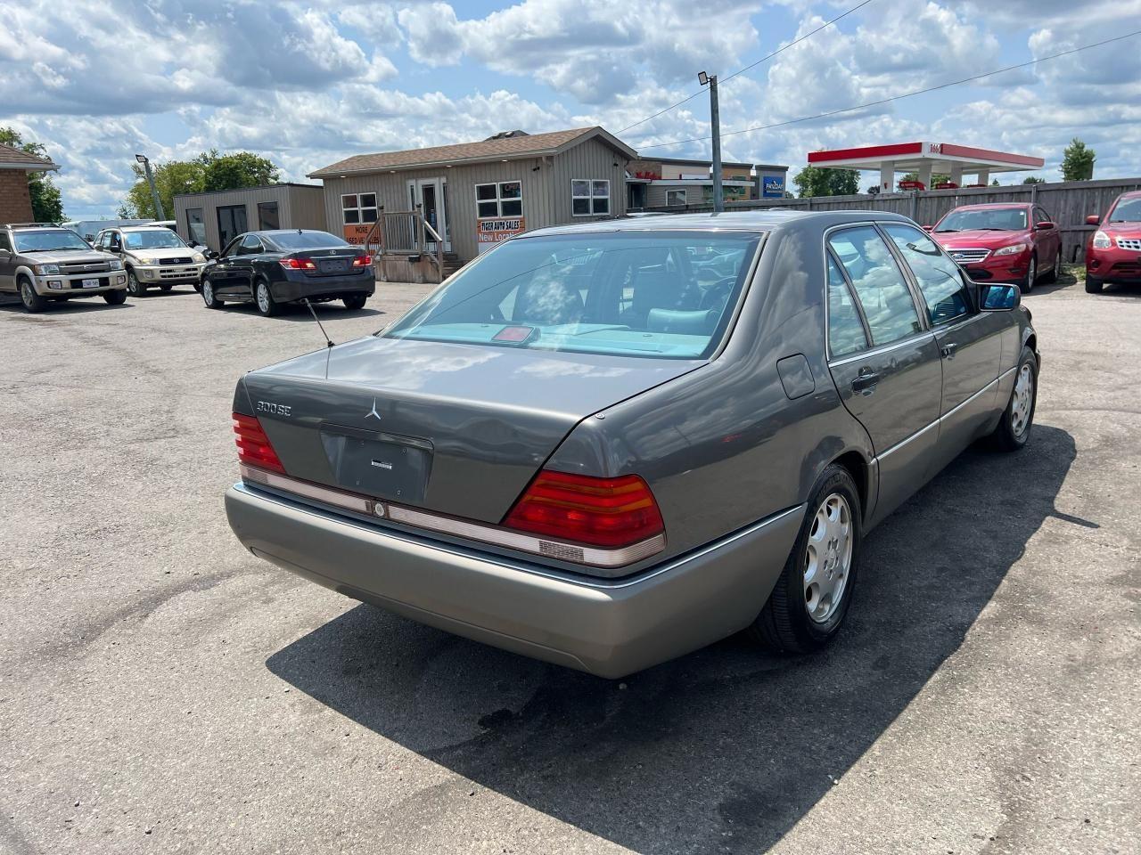 1992 Mercedes-Benz 300SE 300 SE, ONLY 162KMS, LEATHER, GREAT SHAPE, AS IS - Photo #5