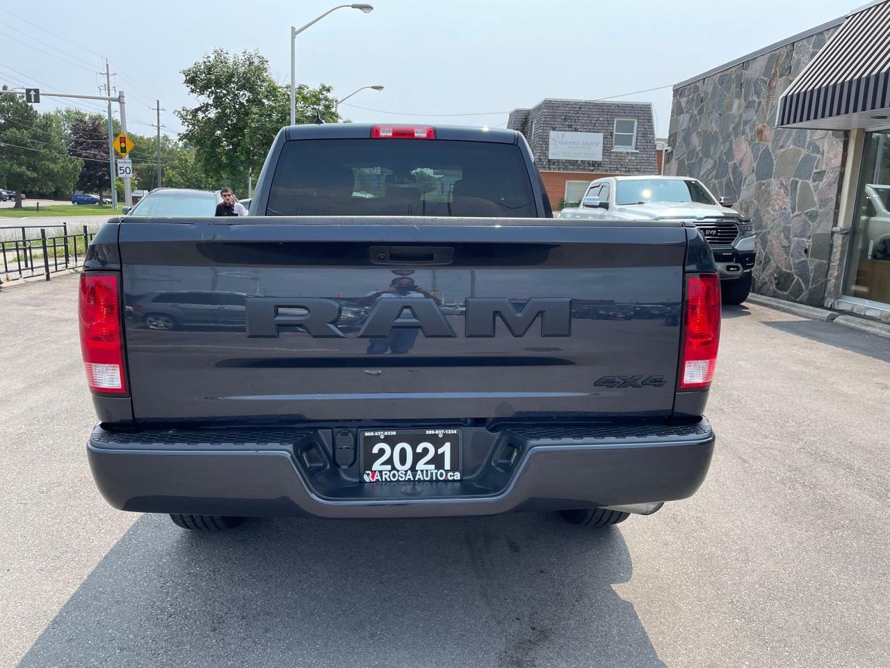 2021 RAM 1500 AUTO 4x4 Express  Quad Cab 6'4" LOW KM Photo3