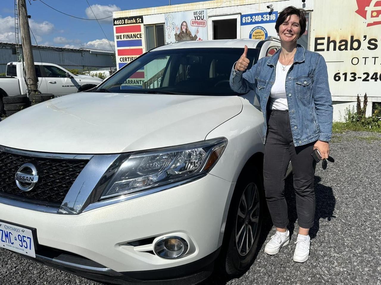 2014 Nissan Pathfinder SL 7 Seates - Safety Certified