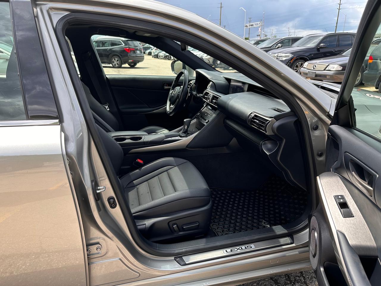 2019 Lexus IS 300 F-Sport 2. Navigation. Photo