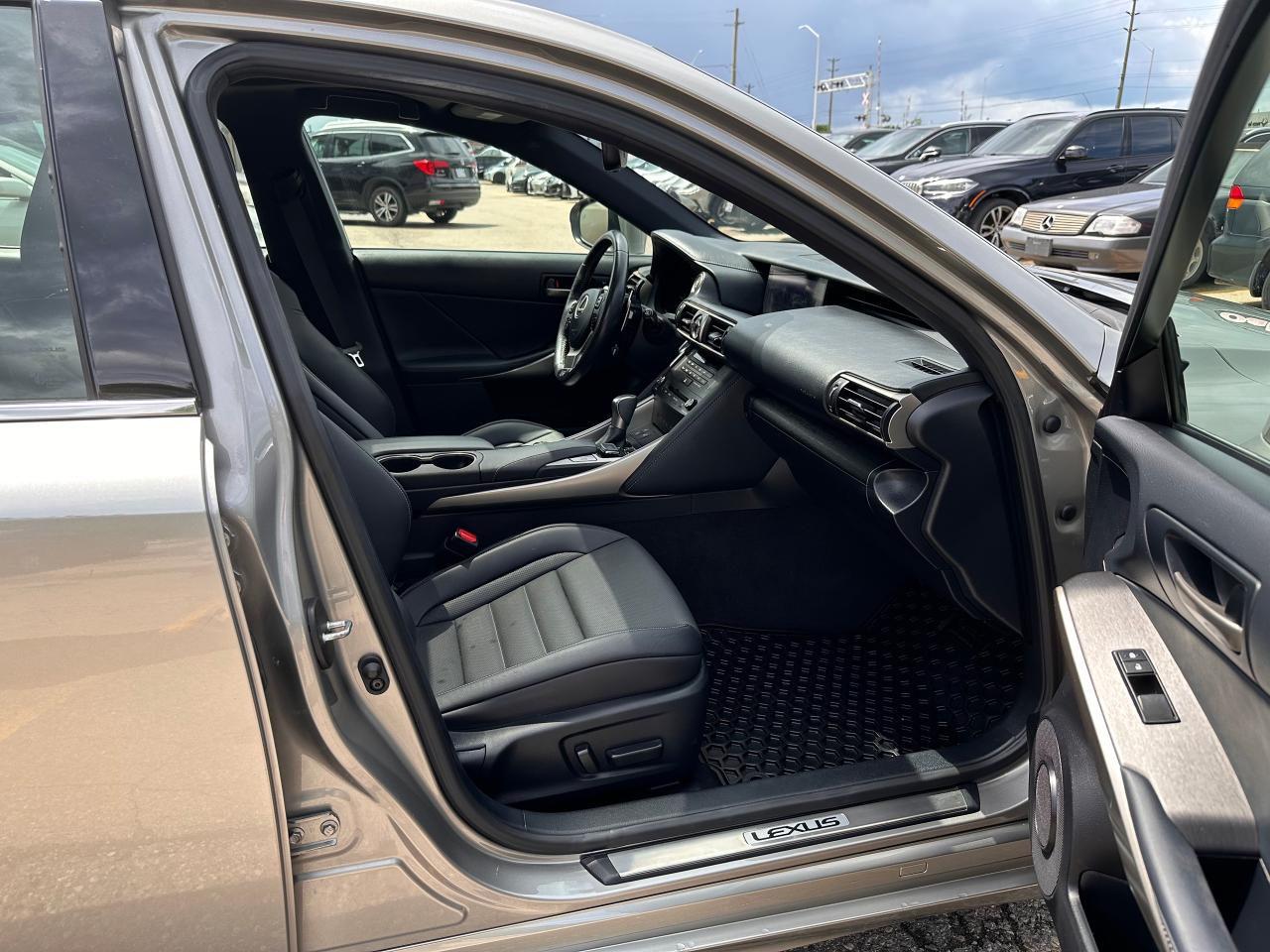 2019 Lexus IS 300 F-Sport 2. Navigation. Photo