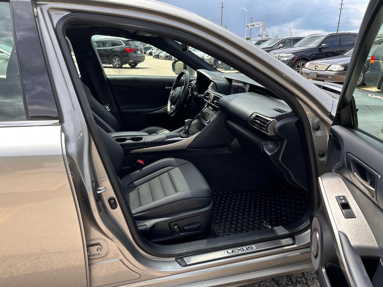 2019 Lexus IS 300 F-Sport 2. Navigation. Photo