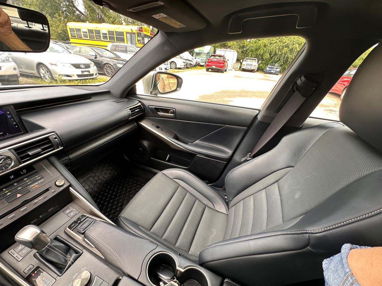 2019 Lexus IS 300 F-Sport 2. Navigation. Photo
